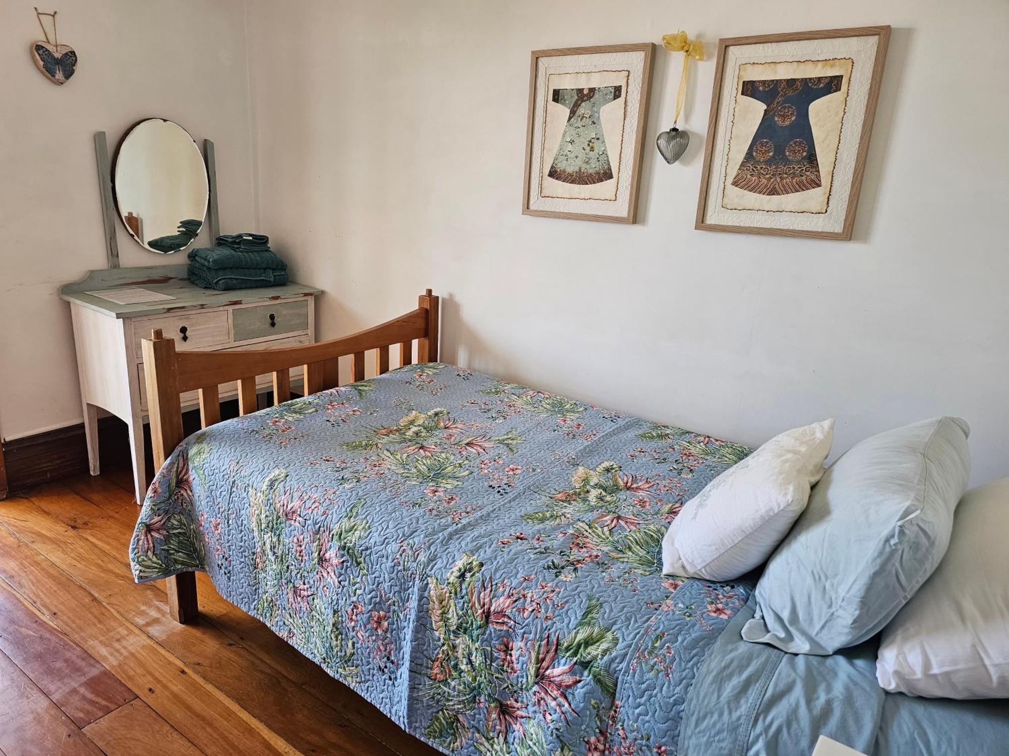 Brony'S Beachfront-Short And Long Term Stays Porirua Habitación foto